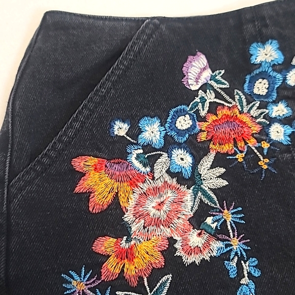 TOPSHOP Floral Embroidered Jean Skirt - Picture 5 of 7